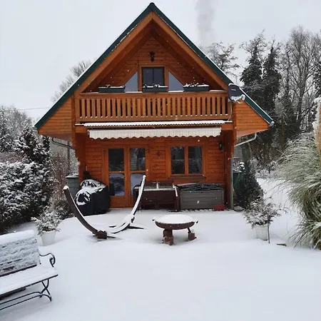 펜션 Idyllische Holzhutte Mit Wasserzugang Und Sauna *