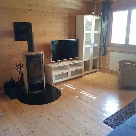 Idyllische Holzhutte Mit Wasserzugang Und Sauna 펜션 *