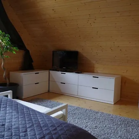 펜션 Idyllische Holzhutte Mit Wasserzugang Und Sauna *