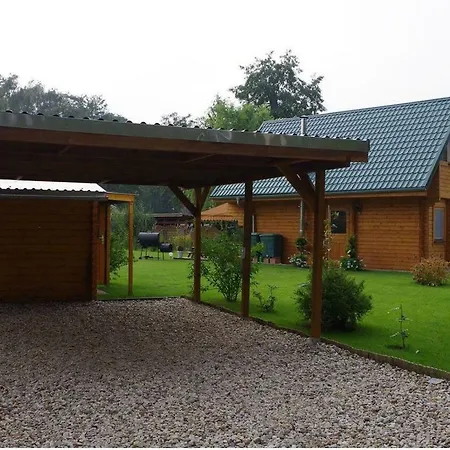 Idyllische Holzhutte Mit Wasserzugang Und Sauna 펜션 *